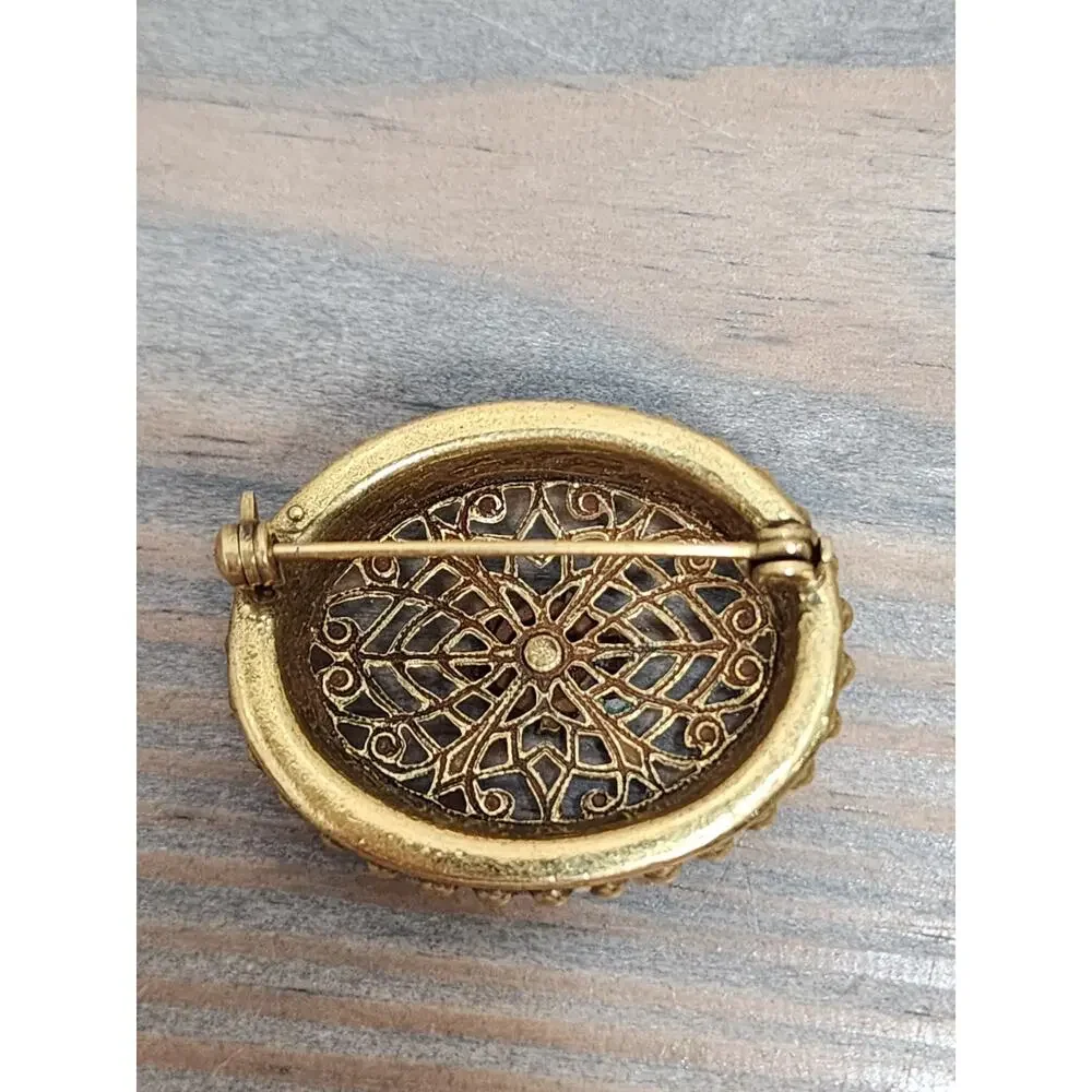 Gold Tone Metal Oval Filigree Brooch Pin, Art Nouveau Theme, No Stone